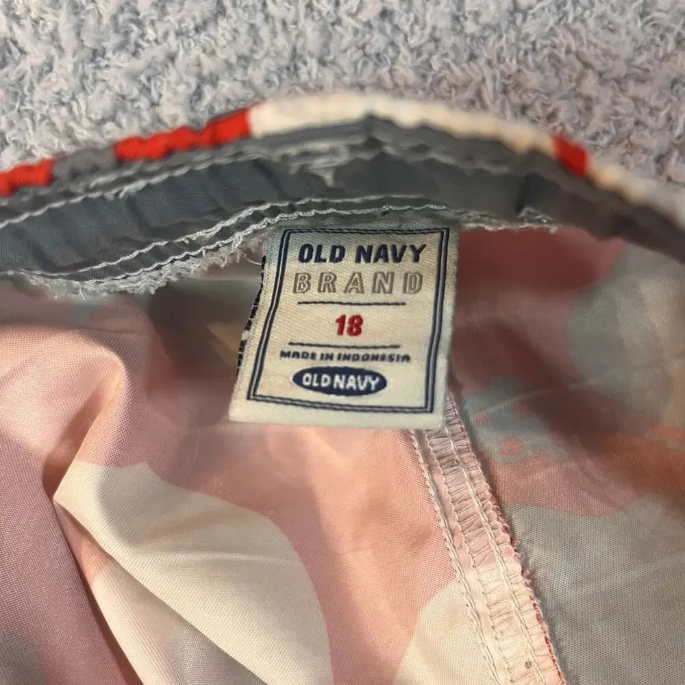 Old Navy white and green hibiscus print  3 pockets waist 17” length 23”